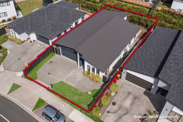 Photo of property in 3 Vintry Drive, Kumeu, 0810