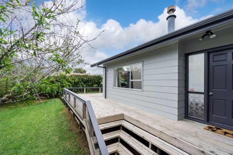 Photo of property in 11 Sunward Rise, Glenfield, Auckland, 0629
