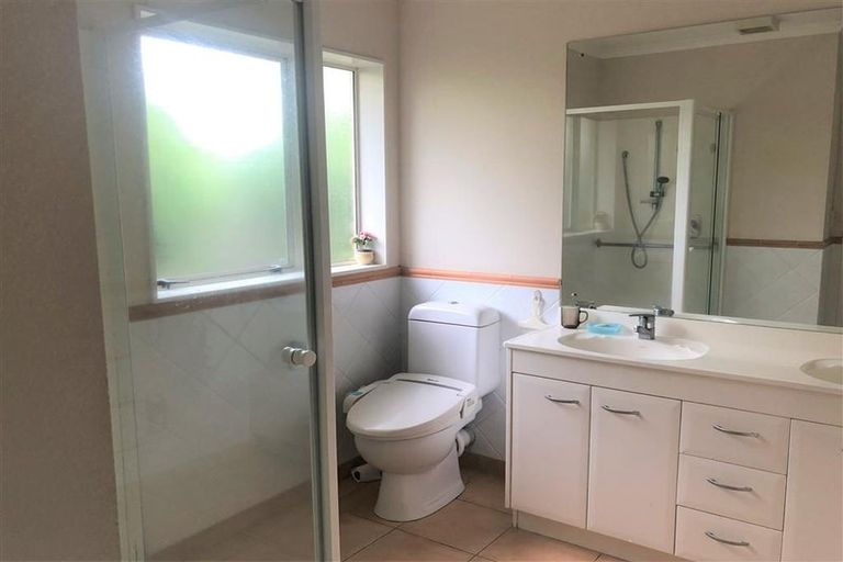 Photo of property in 14 Heyington Way, East Tamaki Heights, Auckland, 2016