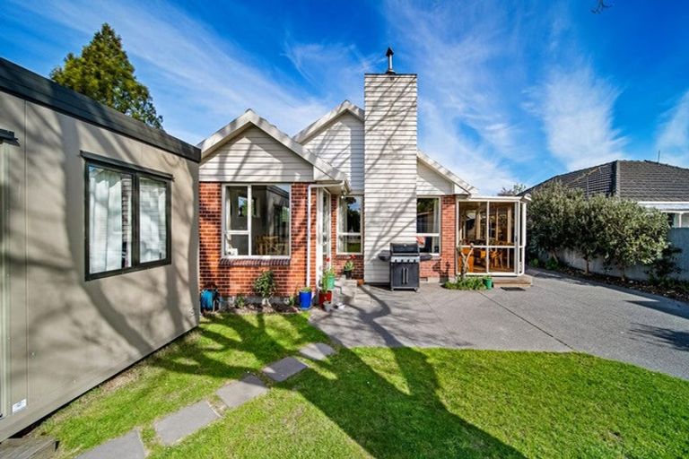 Photo of property in 32 Coniston Avenue, Ilam, Christchurch, 8041