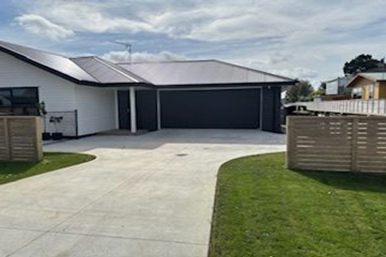 Photo of property in 93a Sandspit Road, Waiuku, 2123