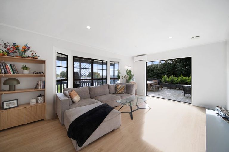 Photo of property in 6 Crestlands Place, Papakura, 2110