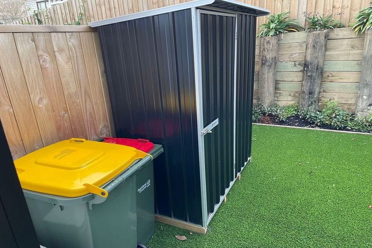 Photo of property in 2/102 Millbrook Road, Sunnyvale, Auckland, 0612