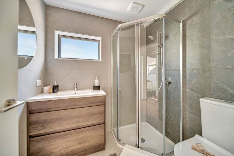 Photo of property in 2/5g Dishys Road, Flat Bush, Auckland, 2019