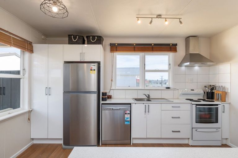 Photo of property in 96 Sievers Grove, Cannons Creek, Porirua, 5024