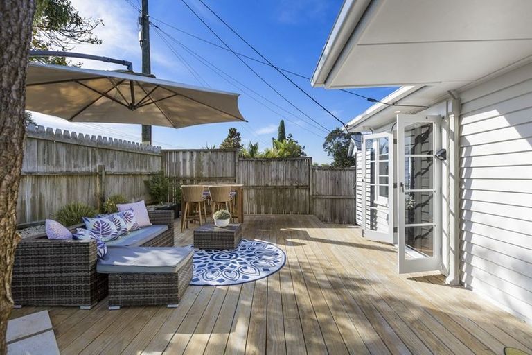 Photo of property in 1/31 Verran Road, Birkenhead, Auckland, 0626