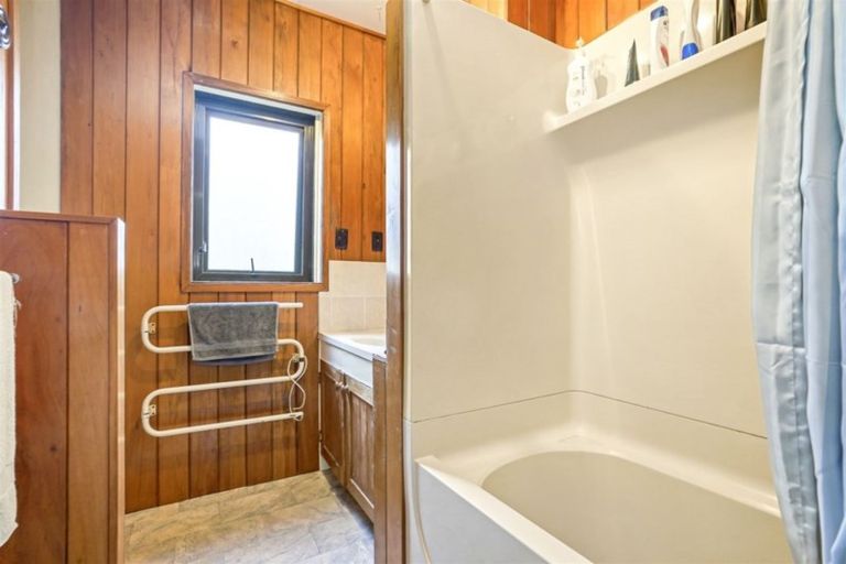 Photo of property in 335 Cambridge Road, Hillcrest, Hamilton, 3216