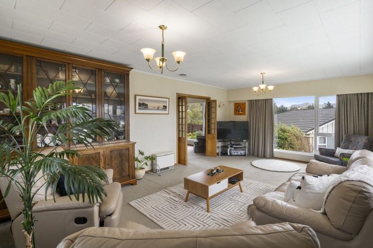 Photo of property in 72 Raroa Terrace, Tawa, Wellington, 5028