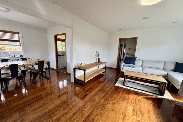 Photo of property in 2 Thomas Rea Place, Te Atatu South, Auckland, 0610