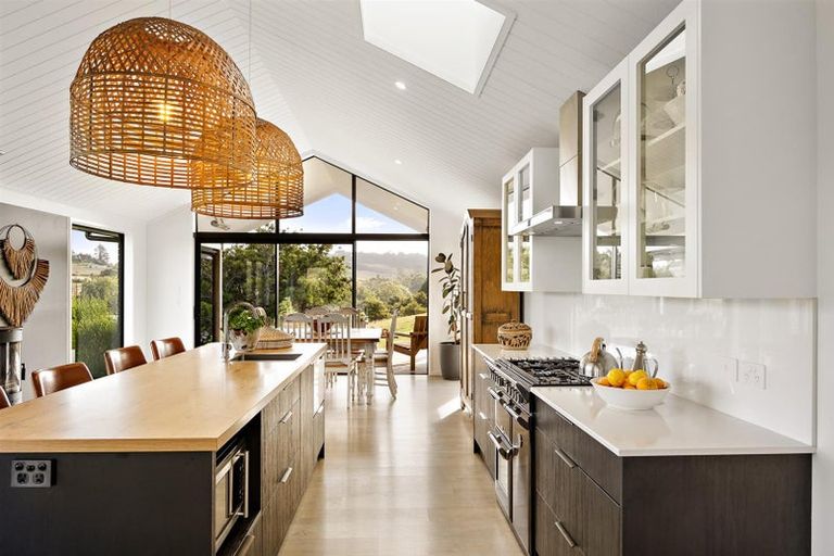 Photo of property in 1056 Peak Road, Helensville, 0875