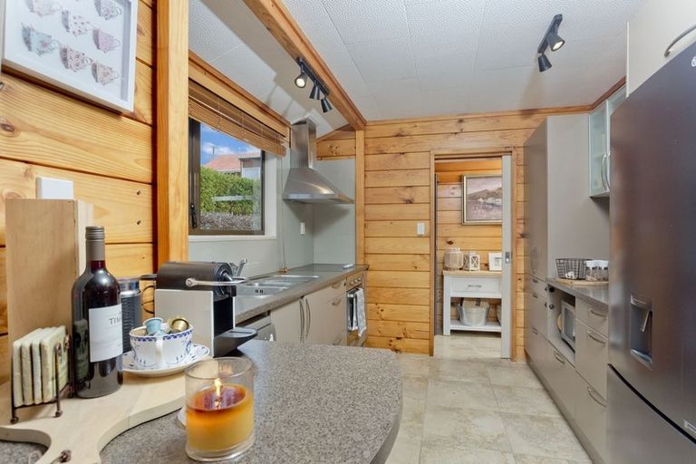 Photo of property in 2/41 Browns Bay Road, Browns Bay, Auckland, 0630