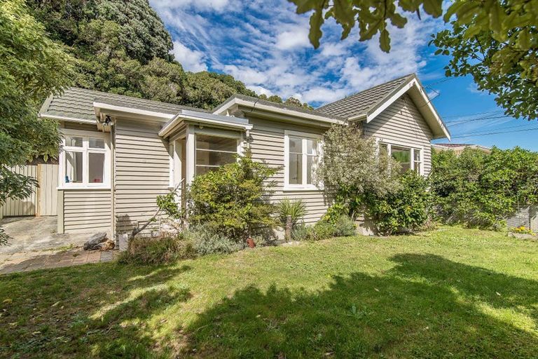 Photo of property in 78 Para Street, Miramar, Wellington, 6022