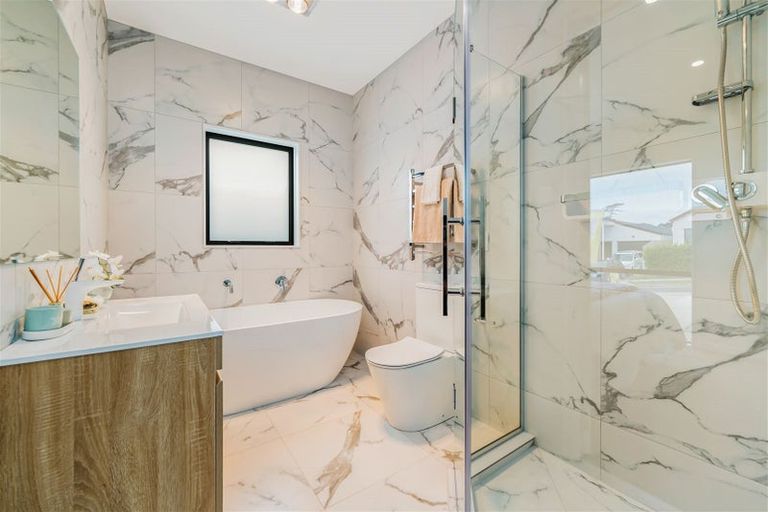 Photo of property in 15 Morus Road, Massey, Auckland, 0614