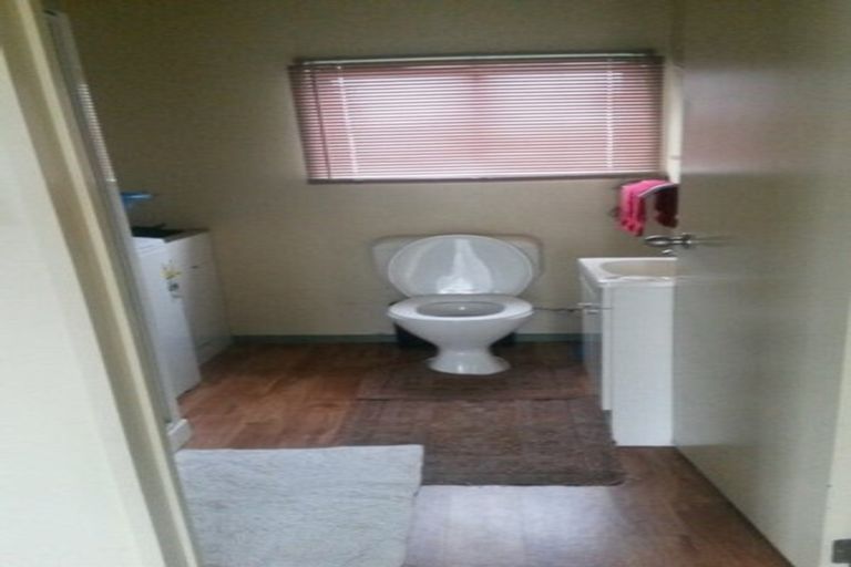 Photo of property in 11 Normandy Place, Henderson, Auckland, 0610