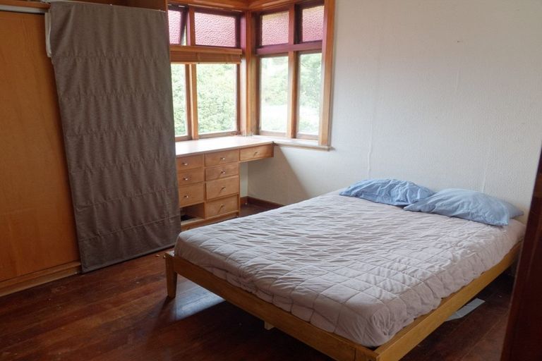 Photo of property in 26 Cave Road, Houghton Bay, Wellington, 6023