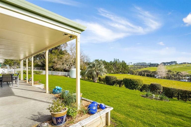 Photo of property in 192 Muriwai Valley Road, Muriwai, Waimauku, 0881