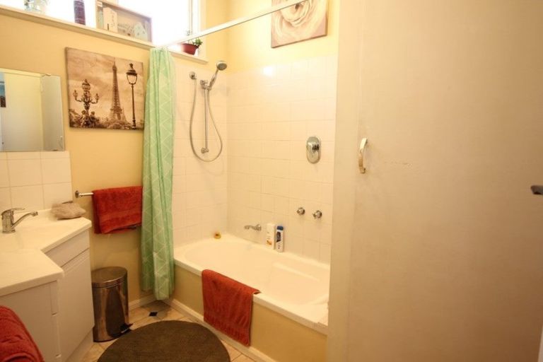 Photo of property in 28 Sarsfield Street, Southbridge, 7602