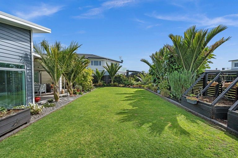 Photo of property in 6 Fred Carr Place, One Tree Point, 0118