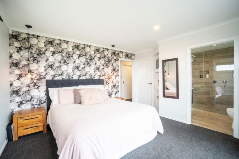 Photo of property in 31 Silicon Way, Fitzherbert, Palmerston North, 4410