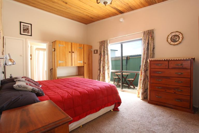 Photo of property in 68 Wallis Street, Raglan, 3225