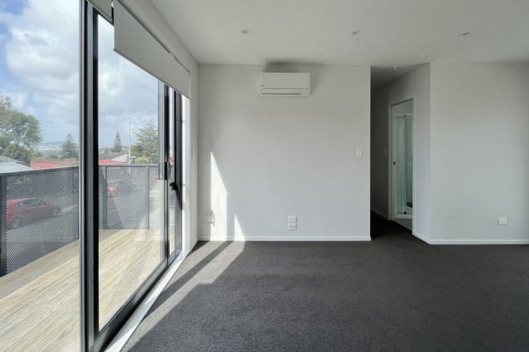 Photo of property in 7/1 Fruitvale Road, New Lynn, Auckland, 0600