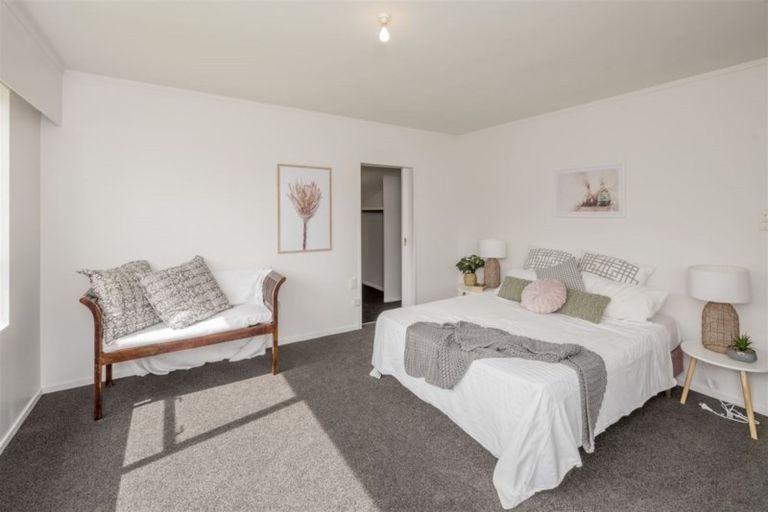 Photo of property in 6 Highbury Drive, Levin, 5510