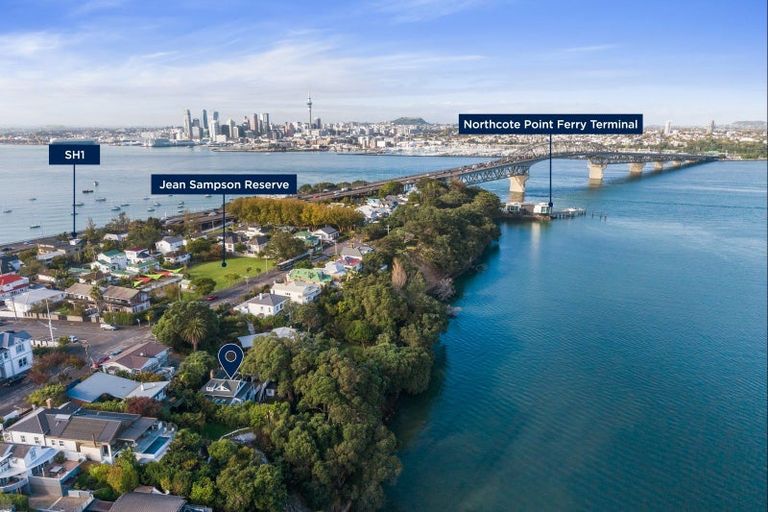 Photo of property in 36 Queen Street, Northcote Point, Auckland, 0627