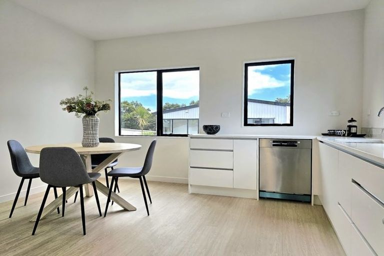 Photo of property in 37e West Harbour Drive, West Harbour, Auckland, 0618