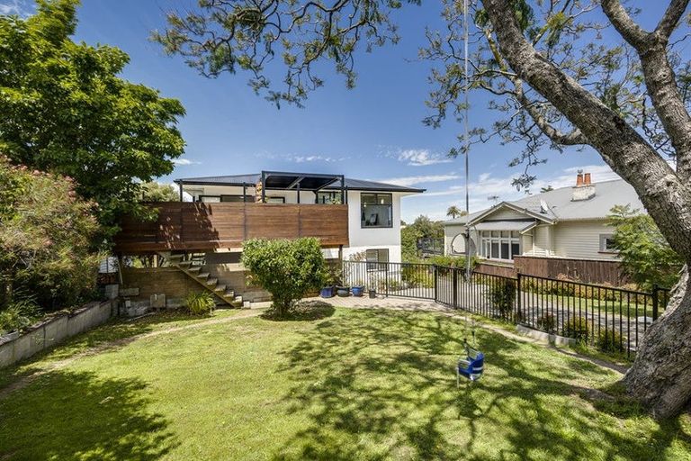 Photo of property in 54 Napier Terrace, Hospital Hill, Napier, 4110