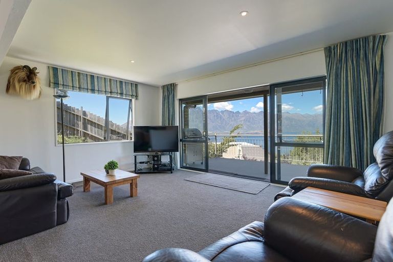 Photo of property in 30 Greenstone Place, Fernhill, Queenstown, 9300