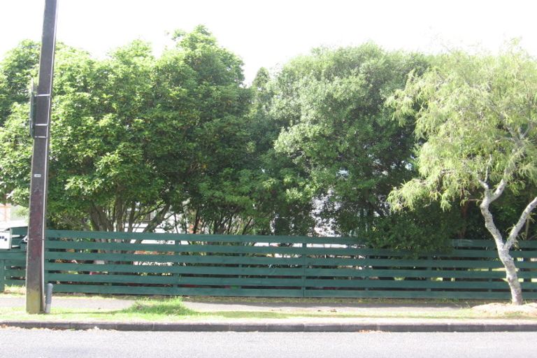 Photo of property in 1/75 Archibald Road, Kelston, Auckland, 0602