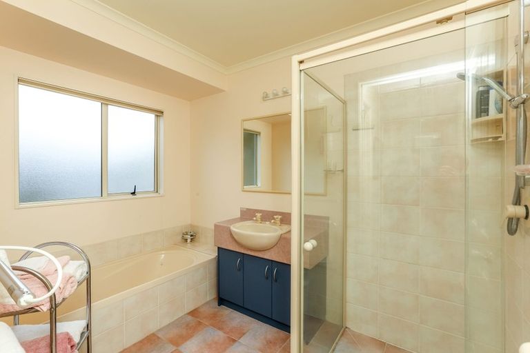 Photo of property in 18 Kinross Drive, Merrilands, New Plymouth, 4312