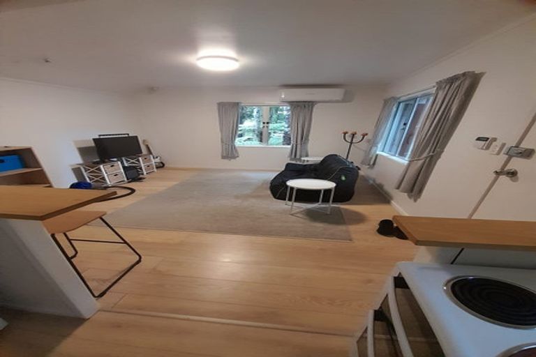 Photo of property in 17 Tawini Road, Titirangi, Auckland, 0604