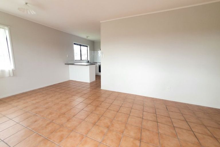 Photo of property in 3/6 Harding Avenue, Te Atatu South, Auckland, 0610