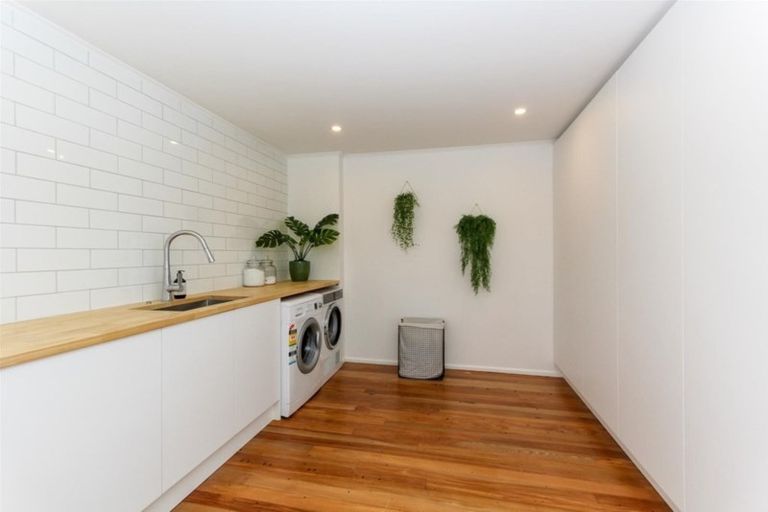 Photo of property in 185 Mangorei Road, Merrilands, New Plymouth, 4312