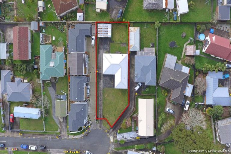 Photo of property in 12 Adriatic Avenue, Henderson, Auckland, 0612