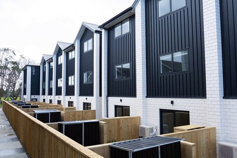 Photo of property in 7/22 Yeovil Road, Te Atatu Peninsula, Auckland, 0610