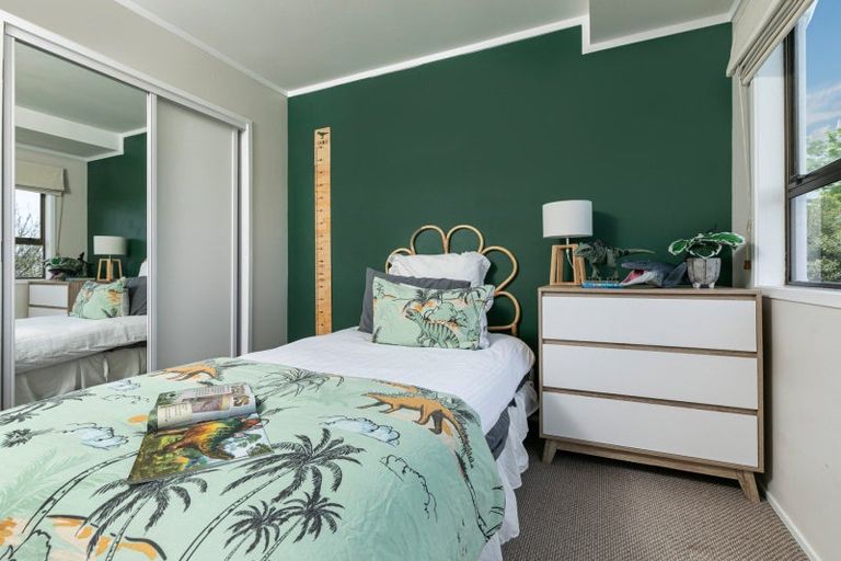 Photo of property in 33 Montclair Rise, Browns Bay, Auckland, 0630