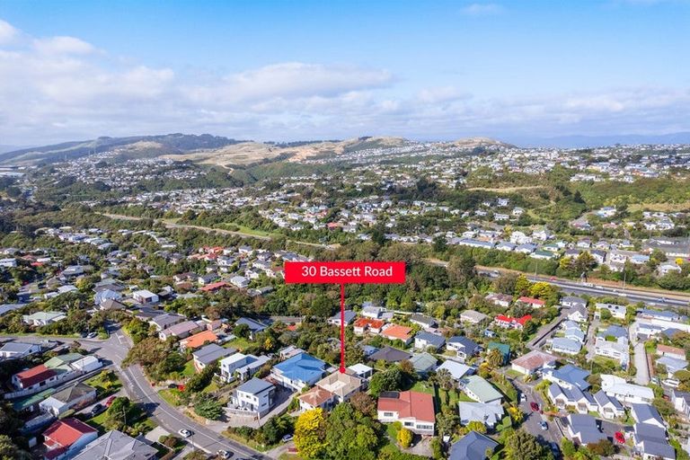 Photo of property in 30 Bassett Road, Johnsonville, Wellington, 6037