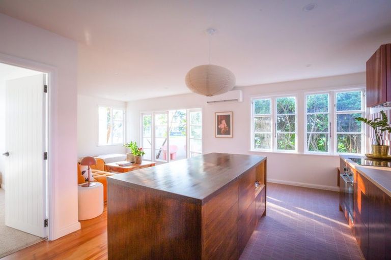 Photo of property in 26b Clinton Avenue, Te Atatu Peninsula, Auckland, 0610