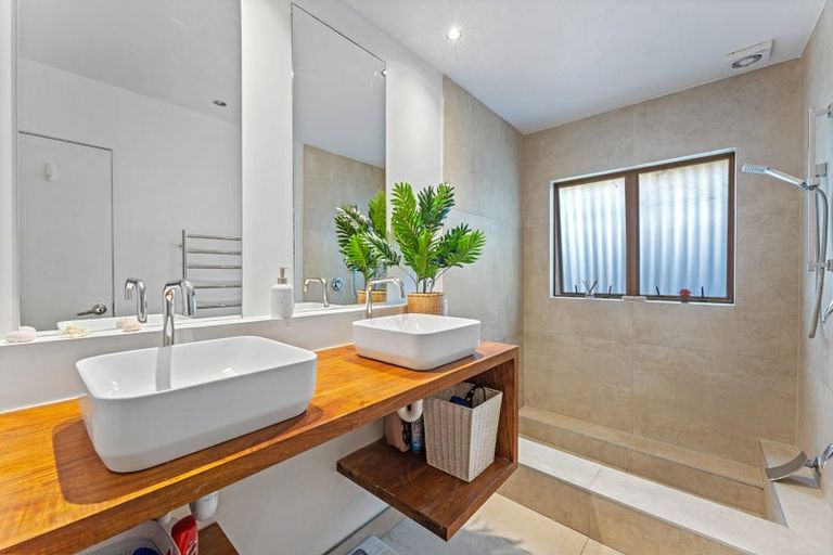 Photo of property in 1/813 East Coast Road, Northcross, Auckland, 0630