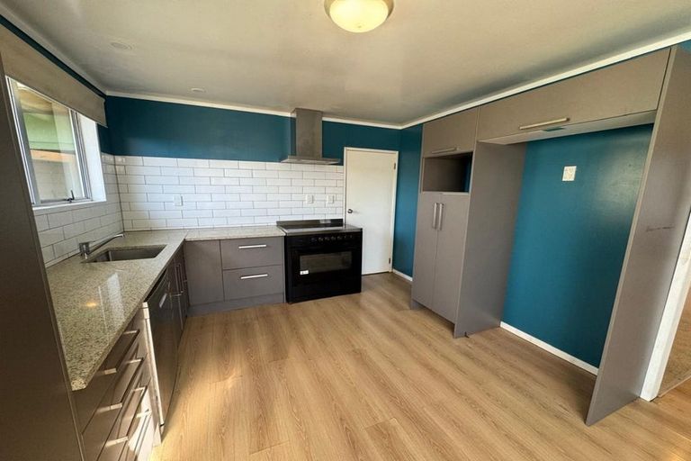 Photo of property in 33 Hyperion Drive, Randwick Park, Auckland, 2105