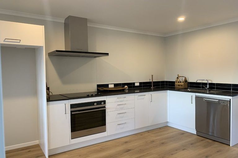 Photo of property in 2 Honowai Street, Kumeu, 0810