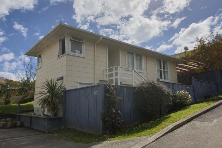 Photo of property in 16 Mawhare Street, Titahi Bay, Porirua, 5022