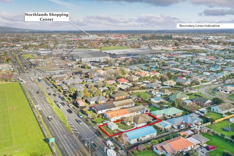 Photo of property in 205 Main North Road, Redwood, Christchurch, 8051