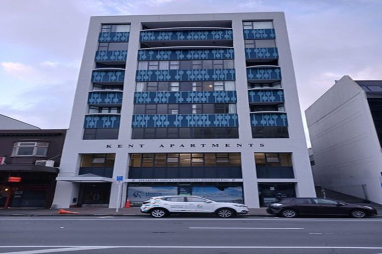 Photo of property in 17 Kent Terrace - Kent Apartments, 4e/16 Kent Terrace, Mount Victoria, Wellington, 6011