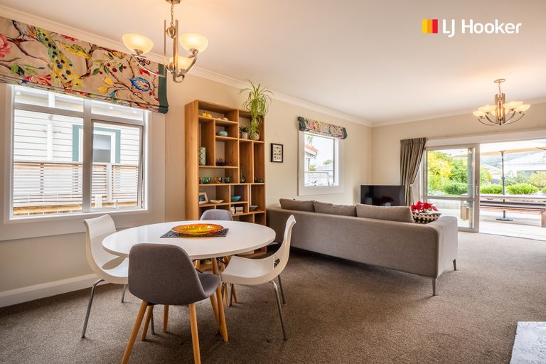 Photo of property in 16 West Avenue, Saint Clair, Dunedin, 9012