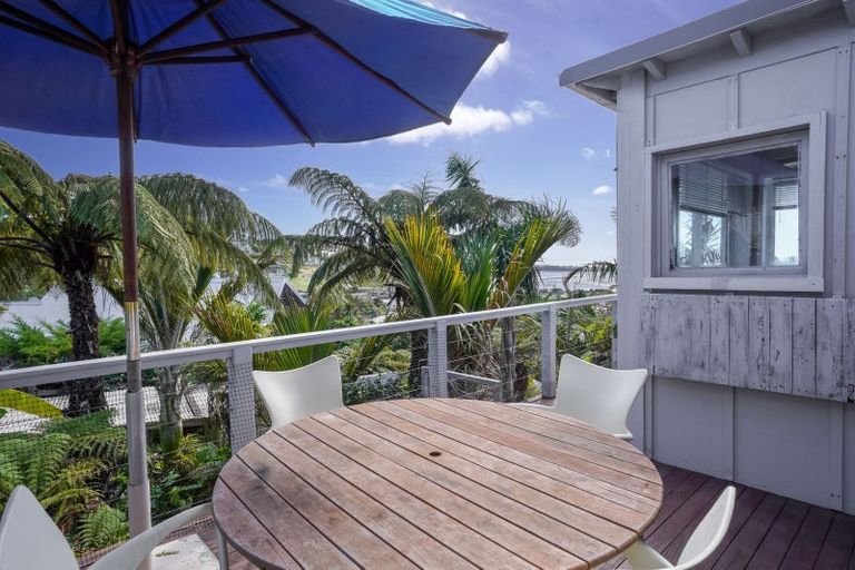 Photo of property in 84 Moncks Spur Road, Redcliffs, Christchurch, 8081