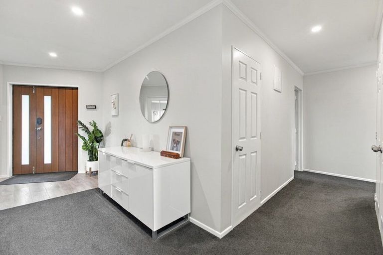 Photo of property in 9 Sandel Rise, Merrilands, New Plymouth, 4312