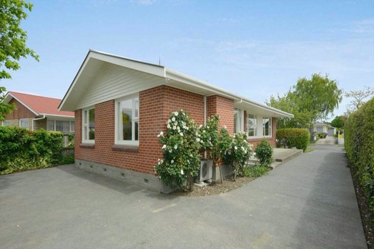 Photo of property in 12 Longmuir Street, Ilam, Christchurch, 8041